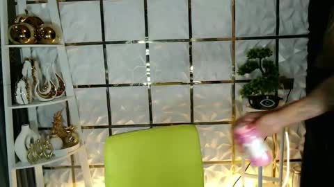 Snapshot of trixie_foxslut chatting on 01.12.26 trixie_foxslut online show from 01.12.26