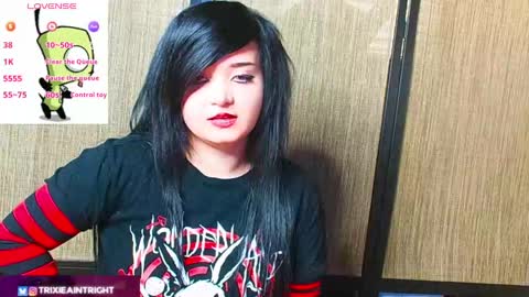 trixiedoescamcam online show from 09.30.25