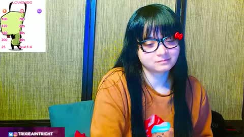 Snapshot of trixiedoescamcam chatting on 11.20.25 trixiedoescamcam online show from 11.20.25