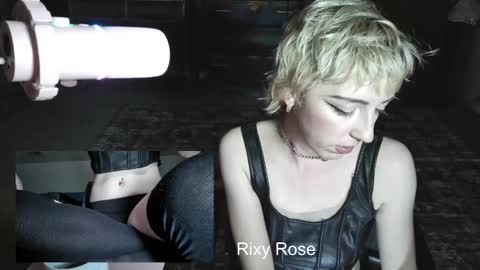 Snapshot of trixyrose chatting on 10.07.25 RixyRose online show from 10.07.25