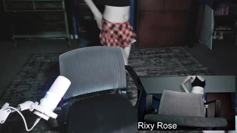 Snapshot of trixyrose chatting on 10.17.25 RixyRose online show from 10.17.25