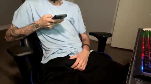 Snapshot of truenorthheavy chatting on 05.12.26 Leo online show from 05.12.26
