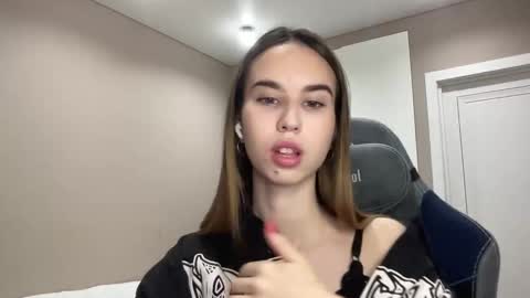 Snapshot of tryme_muse chatting on 11.23.25 tryme_muse online show from 11.23.25