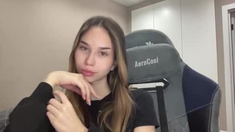 Snapshot of tryme_muse chatting on 12.03.25 tryme_muse online show from 12.03.25