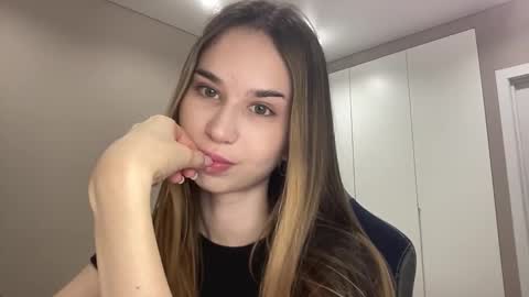 Snapshot of tryme_muse chatting on 12.04.25 tryme_muse online show from 12.04.25