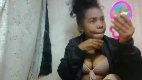 Snapshot of tsaralaza chatting on 09.27.25 tsaralaza online show from 09.27.25