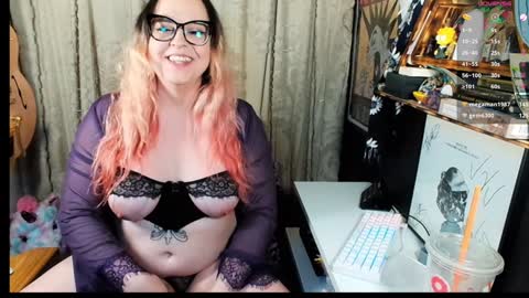 Snapshot of tscammy chatting on 12.28.24 Tscammy online show from 12.28.24