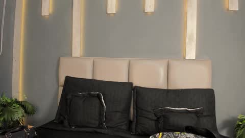  C H L O E online show from 02.20.26