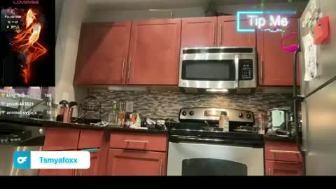 Snapshot of tsfoxx chatting on 06.18.26 tsfoxx online show from 06.18.26