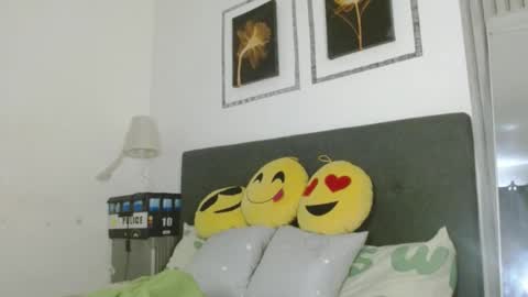 Snapshot of tsnathaliasilvana chatting on 01.22.25 Bella Ratbu online show from 01.22.25