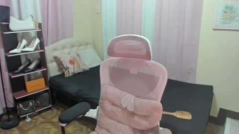 Snapshot of tsuncutrhein chatting on 09.18.25 tsuncutrhein online show from 09.18.25