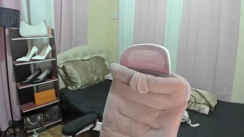 Snapshot of tsuncutrhein chatting on 09.21.25 tsuncutrhein online show from 09.21.25