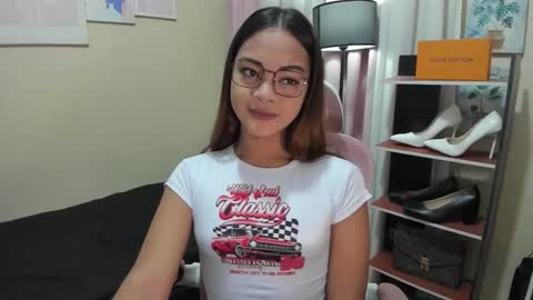 Snapshot of tsuncutrhein chatting on 10.02.25 tsuncutrhein online show from 10.02.25