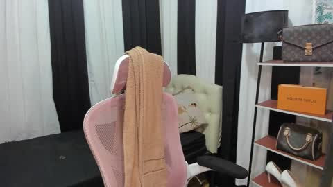 Snapshot of tsuncutrhein chatting on 11.10.25 tsuncutrhein online show from 11.10.25