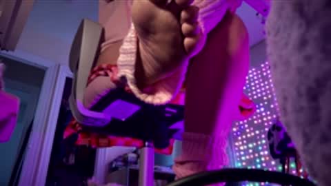 Snapshot of tsunderenextdoor chatting on 11.24.25 MOCHI NEXT DOOR online show from 11.24.25