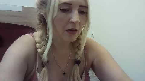 Snapshot of ttrnynela chatting on 10.25.25 Ttrnynela online show from 10.25.25