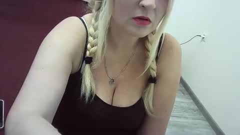 Snapshot of ttrnynela chatting on 11.17.25 Ttrnynela online show from 11.17.25