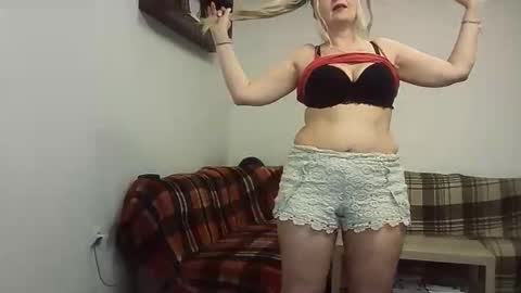 Snapshot of ttrnynela chatting on 03.20.26 Ttrnynela online show from 03.20.26