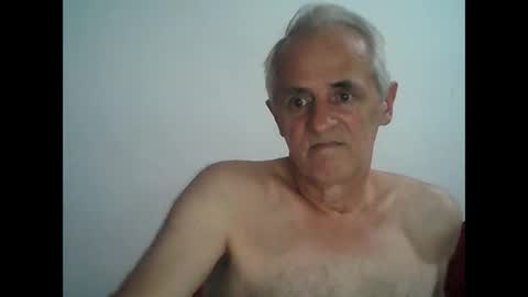 Snapshot of tuamigo8a chatting on 12.13.25 Siveomeves online show from 12.13.25