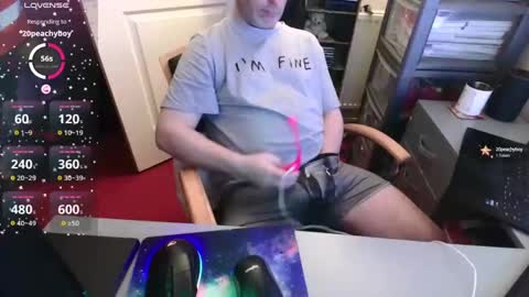 Snapshot of tunes1979 chatting on 01.12.25 VerywellHung online show from 01.12.25