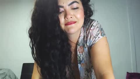 Snapshot of tuti_sex chatting on 10.31.25 tuti online show from 10.31.25