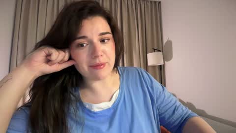 Snapshot of tutti_frutti_ chatting on 05.18.26 Ariana online show from 05.18.26