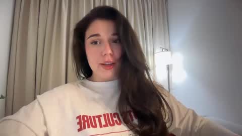 Snapshot of tutti_frutti_ chatting on 05.20.26 Ariana online show from 05.20.26