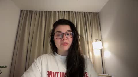 Snapshot of tutti_frutti_ chatting on 05.21.26 Ariana online show from 05.21.26