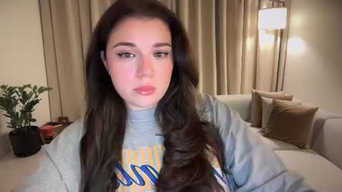 Snapshot of tutti_frutti_ chatting on 06.19.26 Ariana online show from 06.19.26