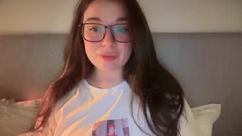 Snapshot of tutti_frutti_ chatting on 07.18.26 Ariana online show from 07.18.26