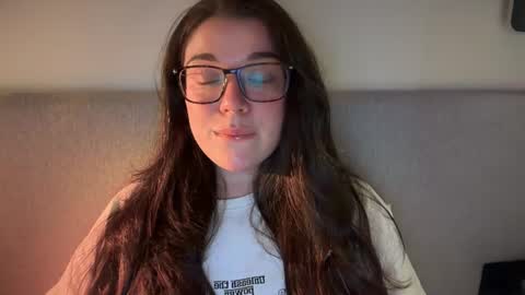 Snapshot of tutti_frutti_ chatting on 07.23.26 Ariana online show from 07.23.26