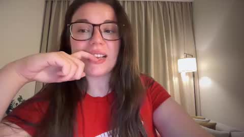 Snapshot of tutti_frutti_ chatting on 08.06.26 Ariana online show from 08.06.26