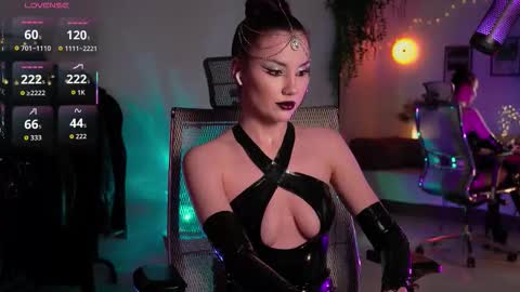 Snapshot of tv_miss chatting on 12.20.25 Miss Veth online show from 12.20.25