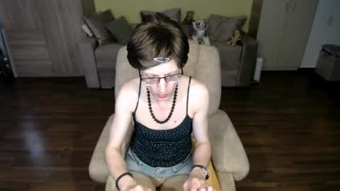 Snapshot of tvclementine chatting on 06.18.26 Clementine online show from 06.18.26
