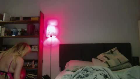 Snapshot of tvickyviktoriaofficial1 chatting on 03.03.26 Tvickyviktoria online show from 03.03.26