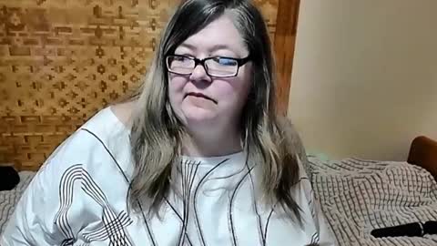 Snapshot of tviks chatting on 02.04.25 Lana online show from 02.04.25