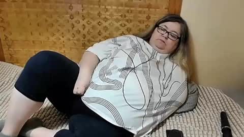 Snapshot of tviks chatting on 02.04.25 Lana online show from 02.04.25