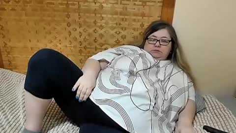 Snapshot of tviks chatting on 02.05.25 Lana online show from 02.05.25