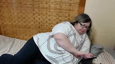 Snapshot of tviks chatting on 02.05.25 Lana online show from 02.05.25