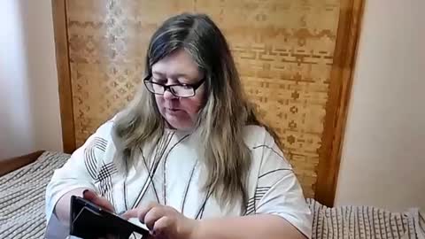 Snapshot of tviks chatting on 02.05.25 Lana online show from 02.05.25