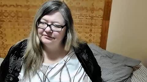 Snapshot of tviks chatting on 02.06.25 Lana online show from 02.06.25