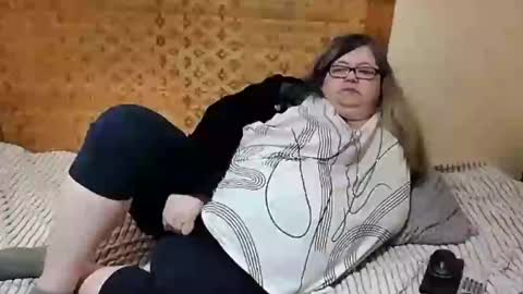 Snapshot of tviks chatting on 02.06.25 Lana online show from 02.06.25