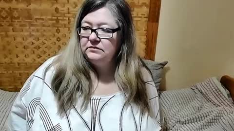 Snapshot of tviks chatting on 02.06.25 Lana online show from 02.06.25