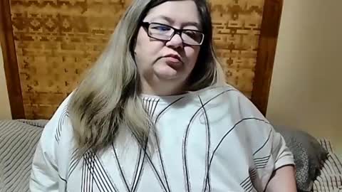 Snapshot of tviks chatting on 02.07.25 Lana online show from 02.07.25