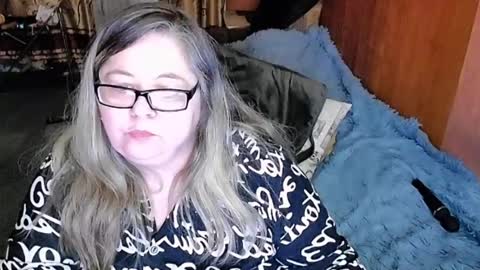 Snapshot of tviks chatting on 02.11.25 Lana online show from 02.11.25