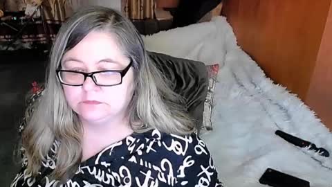 Snapshot of tviks chatting on 02.12.25 Lana online show from 02.12.25