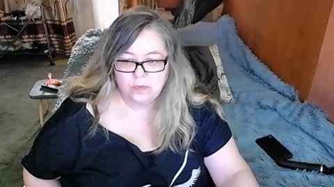 Snapshot of tviks chatting on 02.13.25 Lana online show from 02.13.25