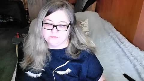 Snapshot of tviks chatting on 02.13.25 Lana online show from 02.13.25