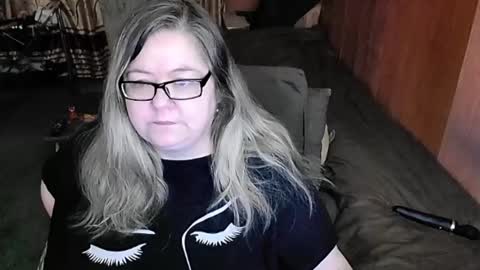 Snapshot of tviks chatting on 02.16.25 Lana online show from 02.16.25