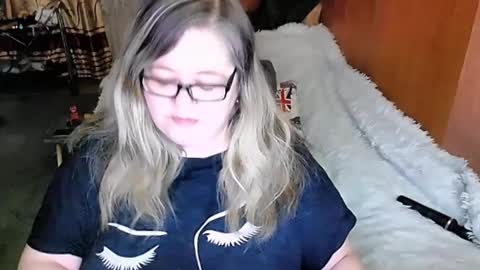 Snapshot of tviks chatting on 02.18.25 Lana online show from 02.18.25